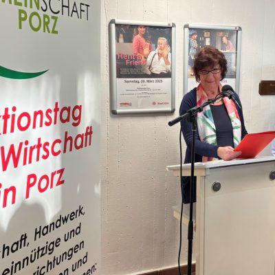 Schirmfrau Sabine Stiller eröffnete die Vremittlungsbörse, rechts Projektkoordinatorin Alexandra Remmel